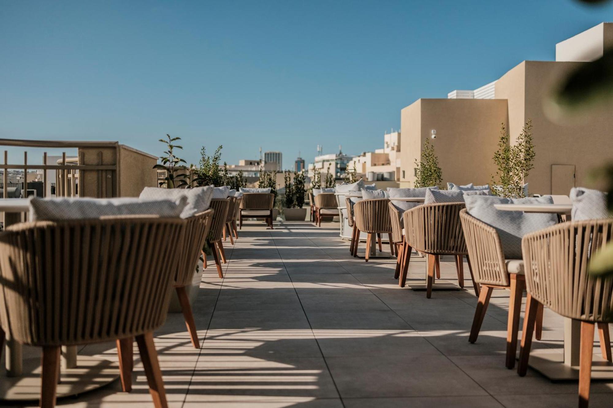 Courtyard By Marriott Sliema Hotell Exteriör bild