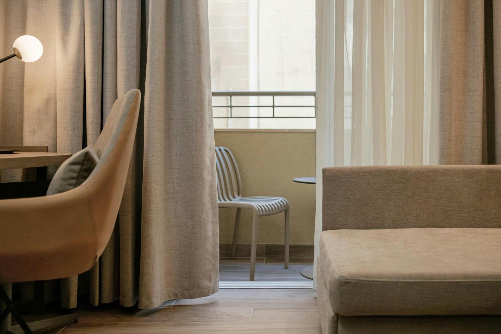 Courtyard By Marriott Sliema Hotell Exteriör bild