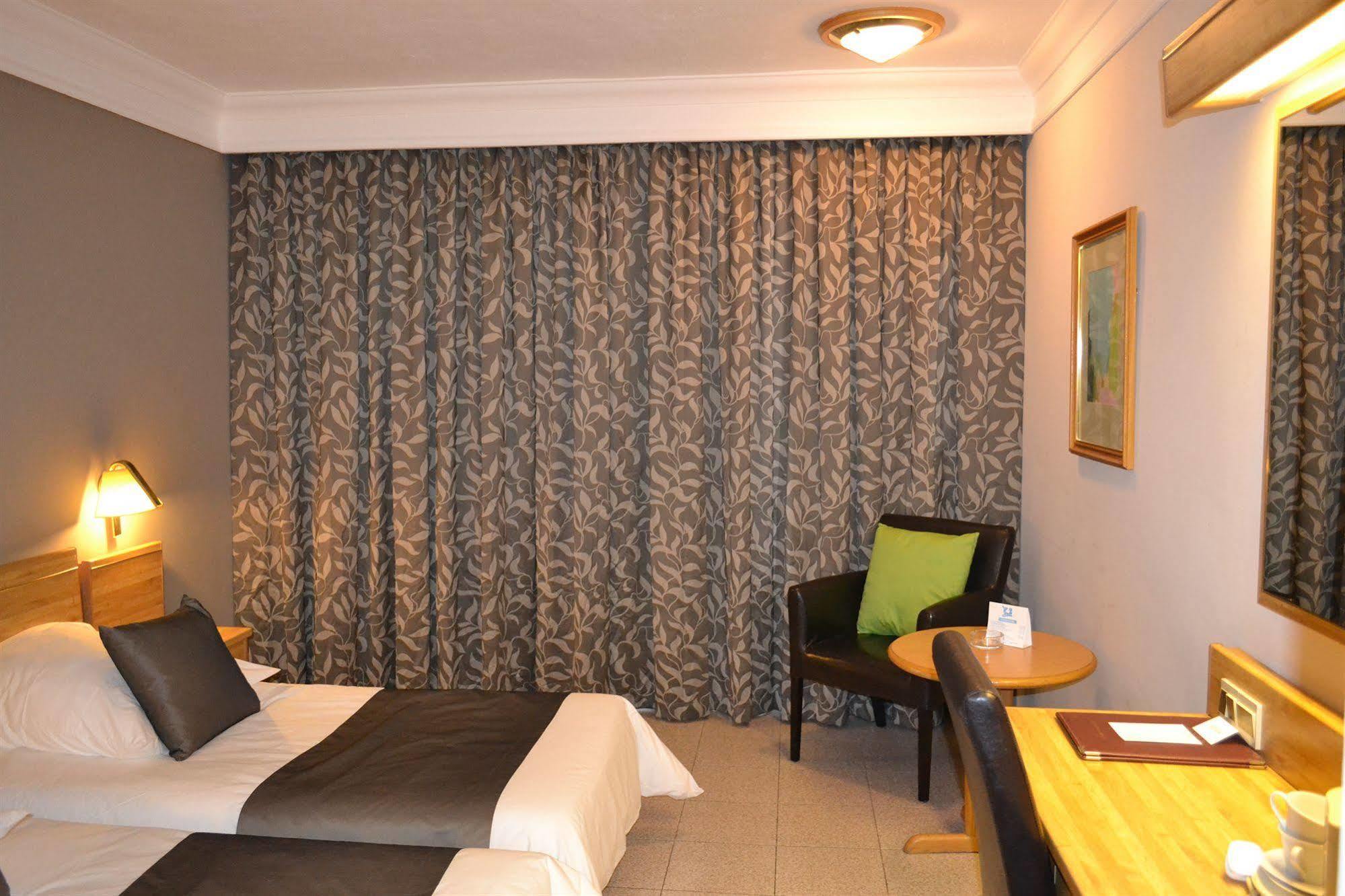 Courtyard By Marriott Sliema Hotell Exteriör bild